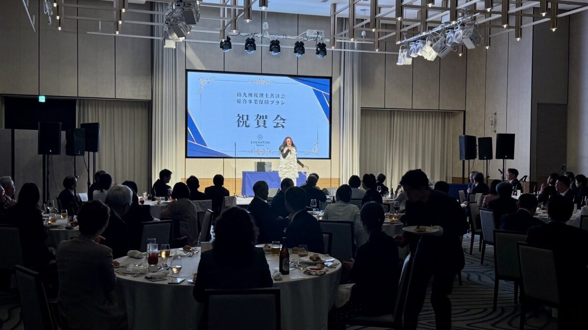 シェラトン鹿児島様で開催された企業パーティーの祝賀会ステージの様子｜ジョイント83