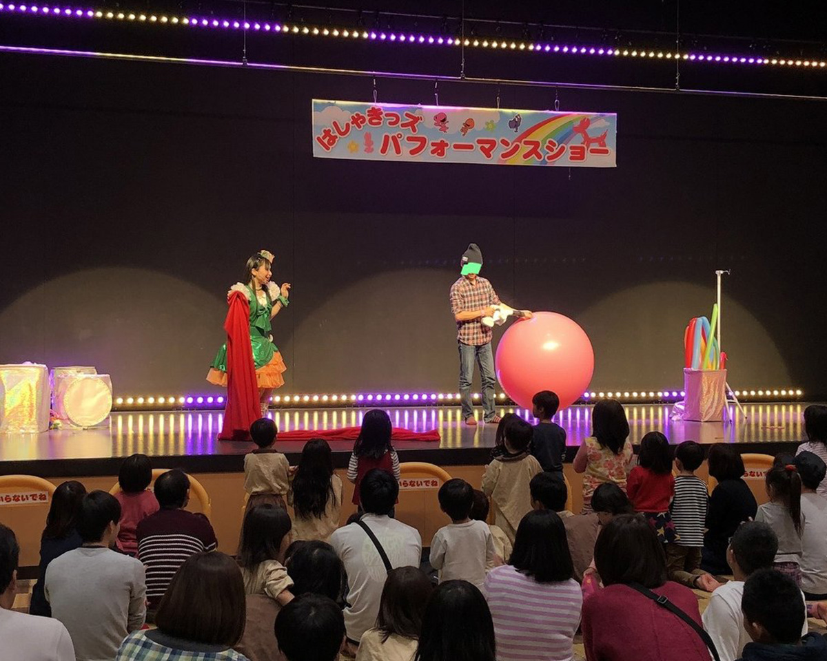 バルーンちぃな イベント出演の様子｜可愛い声とキャラクターで会場を盛り上げる女性バルーンパフォーマー｜ジョイント83